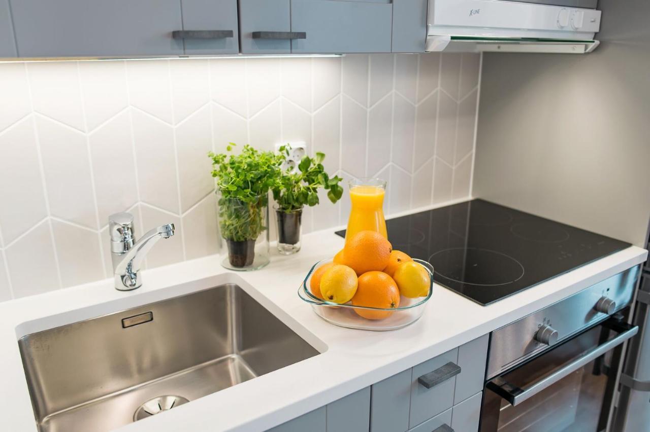 Forenom Serviced Apartments Helsinki Toeoeloe Bagian luar foto